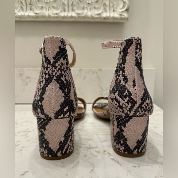Steve Madden Irenee Block Heel Snakeskin Sandals 7 - Picture 9 of 12